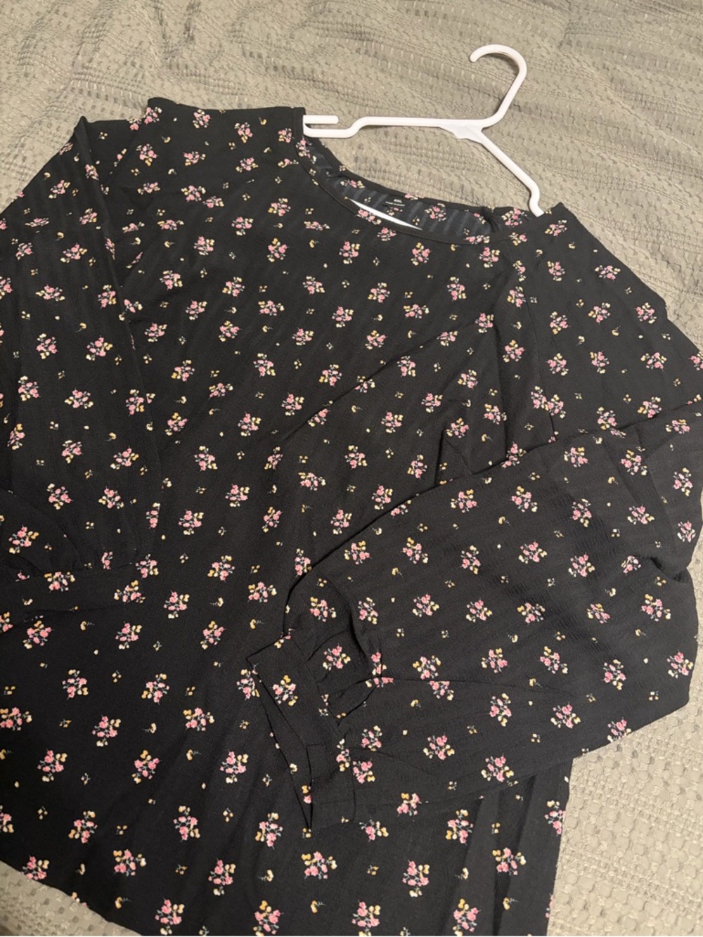 Black Floral Long-Sleeve Women’s Top - Picture 2 of 2